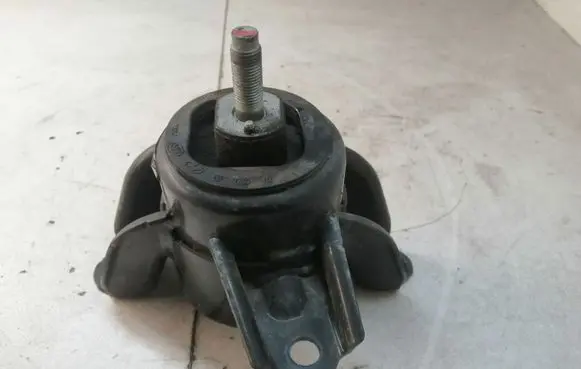 Hyundai i30 Engine mount bracket 21810A5200