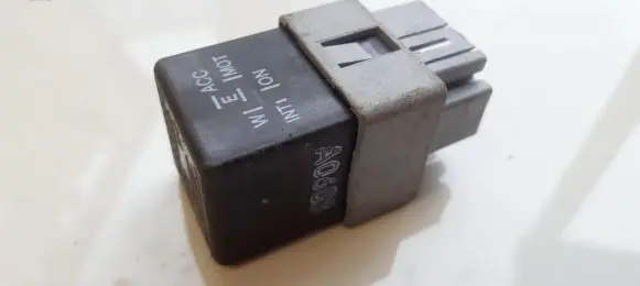 Volvo S40, V40 Other relay MB953394