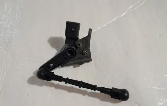 Audi A4 S4 B9 8W Headlight/headlamp level sensor 8W0941309C