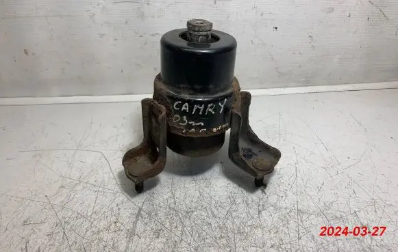 Toyota Camry Engine mount bracket