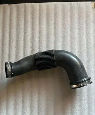 Audi Q7 4L Air intake hose/pipe 4L0129628E