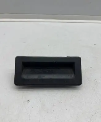Tailgate opening switch