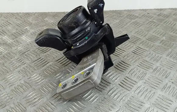 Suzuki SX4 S-Cross Engine mount bracket 280123B