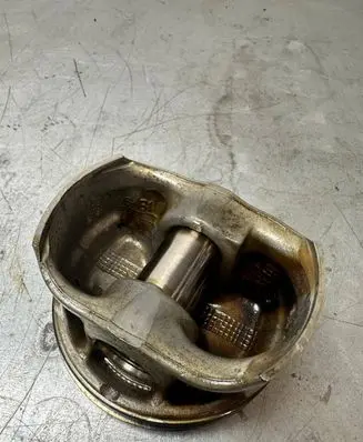 BMW 6 F06 Gran coupe Piston 89L106