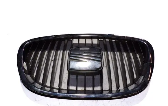 Seat Altea XL Front bumper upper radiator grill 5P0853654