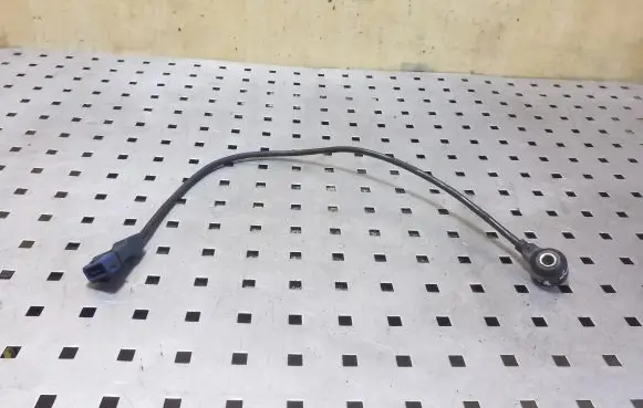 Audi A6 S6 C5 4B Detonation knock sensor 054905377G