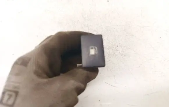 Toyota Avensis T270 Fuel tank opening switch 15C252