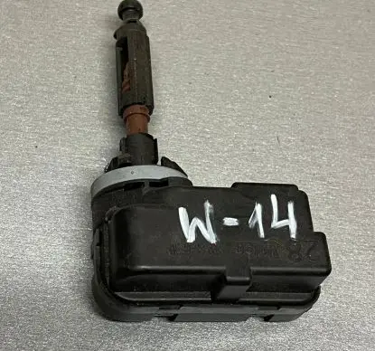 Volkswagen PASSAT B6 Headlight level adjustment motor 5M0941295A