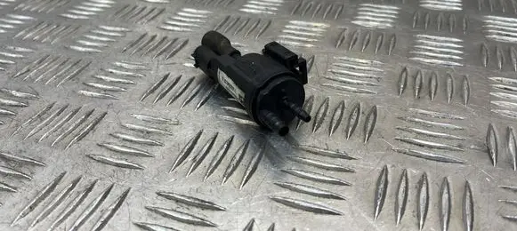 Mercedes-Benz E W212 Turbo solenoid valve A0005003201