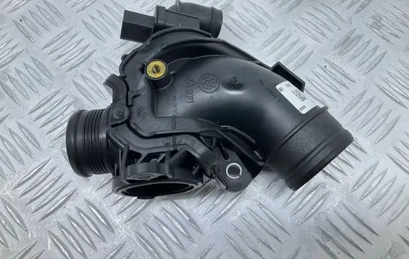 Audi A4 S4 B9 Turbo air intake inlet pipe/hose 04L129635F