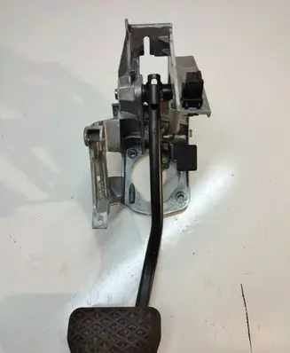BMW 3 E90 E91 Brake pedal 6778979