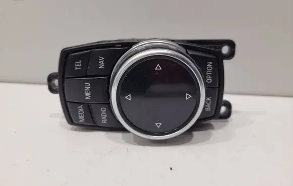 Head unit multimedia control