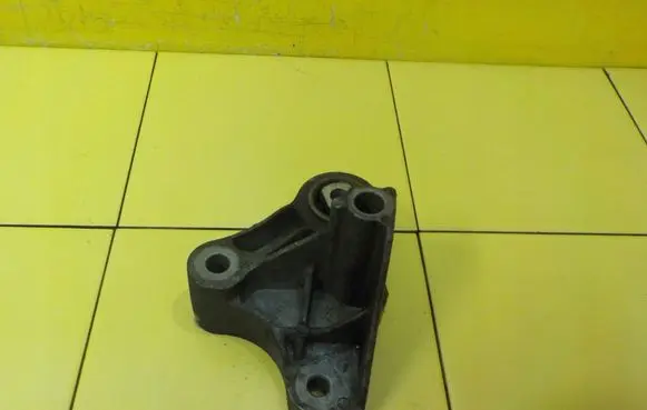 Ford Focus Gearbox mounting bracket CV616P093ZD