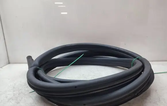 Opel Movano B Front door rubber seal 