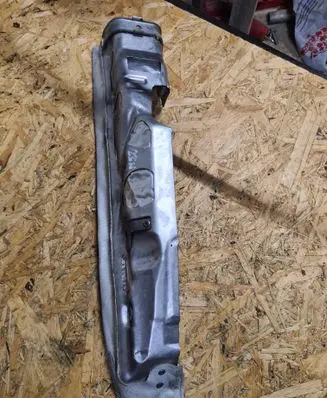 BMW 7 G11 G12 Heat shield in engine bay 8570153
