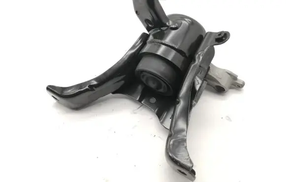 Toyota C-HR I Engine mount bracket