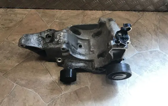 BMW 3 E90 E91 Generator/alternator bracket 7802639