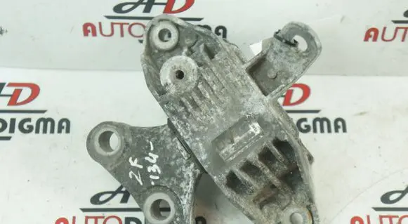 Opel Zafira C Engine mount bracket 13248544
