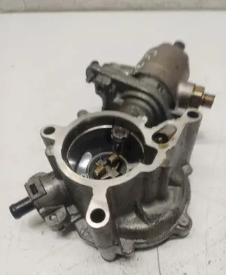 Audi A3 S3 8P Vacuum pump 06J145100C