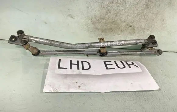 Front wiper linkage