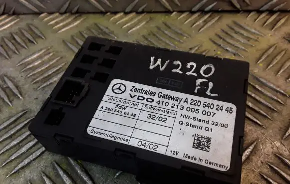 Mercedes-Benz S W220 Gateway control module 2205402445 A2205402445
