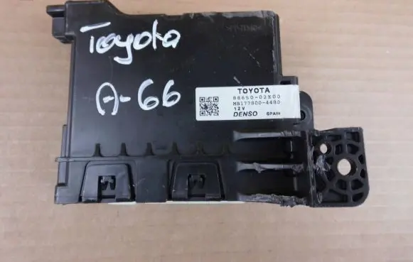 Toyota Auris E180 Air conditioner control unit module 8865002E00