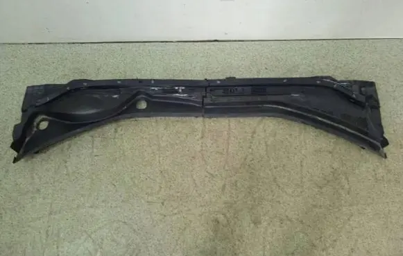 Mazda 3 Wiper trim