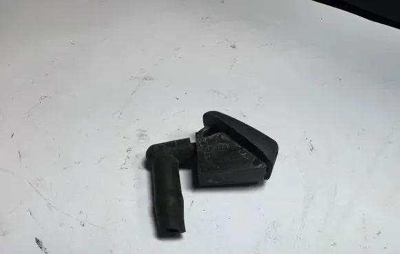 Ford Focus Windshield washer spray nozzle XS4117666A