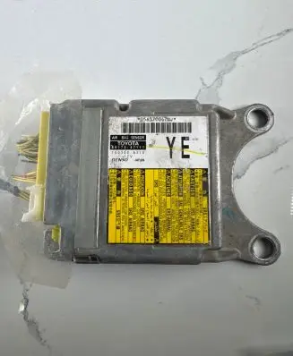 Toyota Prius (XW30) Airbag control unit/module 8917047111 05637