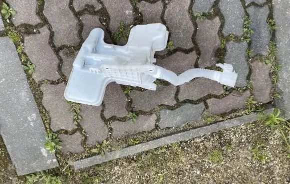 Volkswagen Caddy Windshield washer fluid reservoir/tank 2K7955449