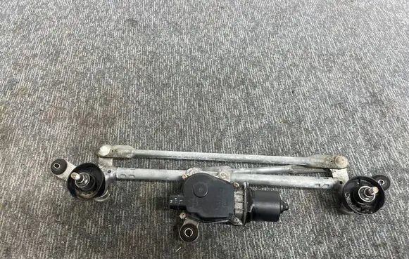 Nissan Qashqai Front wiper linkage 