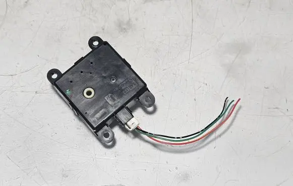 Nissan Primera Air flap motor/actuator 3T05030820