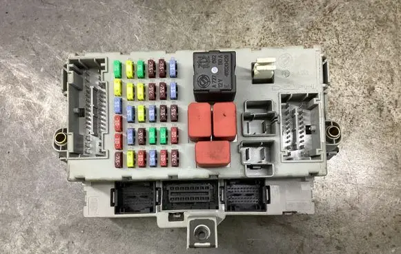 Alfa Romeo 159 Fuse module 406626 PA6GB20GF10