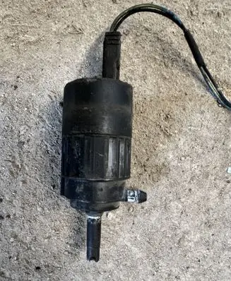 Mitsubishi Carisma Windscreen/windshield washer pump