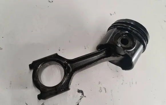 Opel Zafira A Piston with connecting rod R90400 0102200