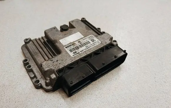 Hyundai i30 Engine control unit/module 391132A412 1039S46913 13600096