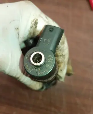 Fuel injector