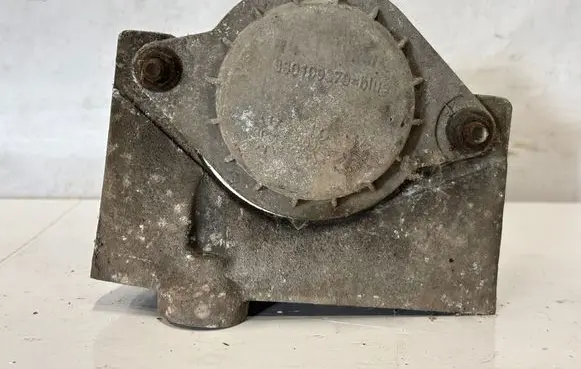 Engine mount bracket
