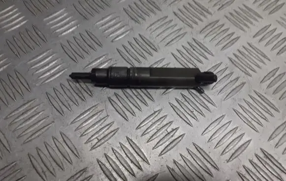 Volkswagen PASSAT B5 Fuel injector 028130201