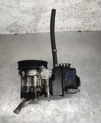 Mercedes-Benz E W212 Power steering pump A0064664701