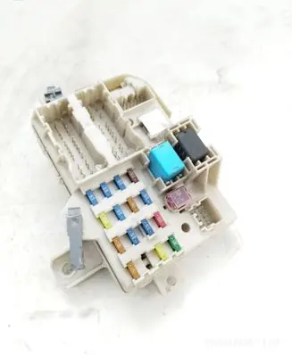 Mazda 6 Fuse module 503j21 0698503j21