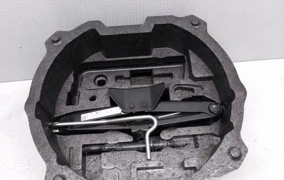Peugeot 407 Tool set 9681838080