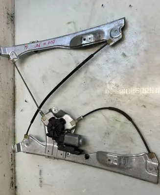 Renault Clio III Front door window regulator with motor 32132