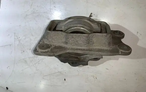 Volvo XC90 Engine mount bracket 32255204