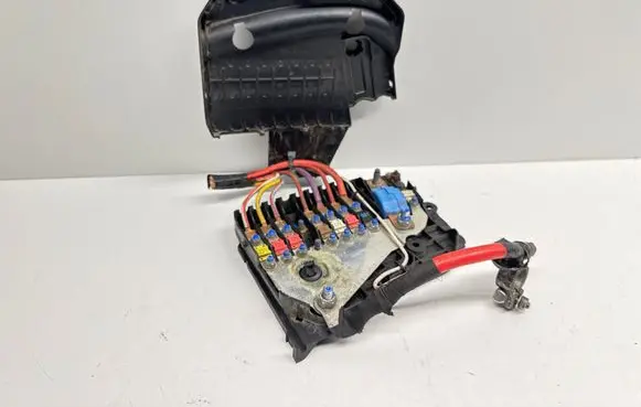Ford Focus Fuse module AV6T14A067BC