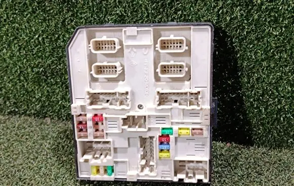 Renault Master III Fuse module 284B63007R