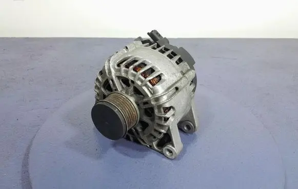 Peugeot 208 Generator/alternator 9826573480