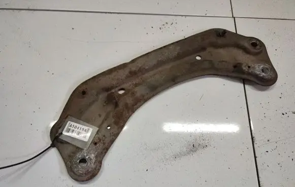 Volvo S60 Radiator mount bracket 