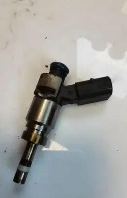 Audi A8 S8 D3 4E Fuel injector 06E906036C 06E036C