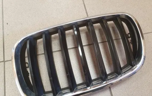 BMW X5 E70 Front bumper upper radiator grill 7157687